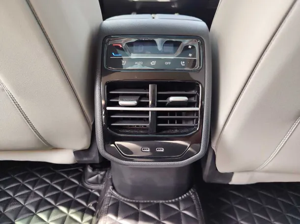 Car image 31