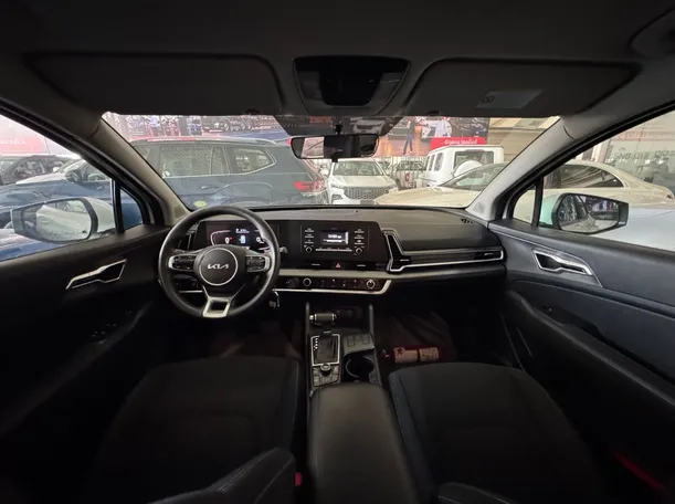 Car image 11