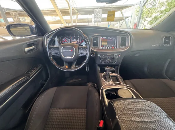 Car image 16