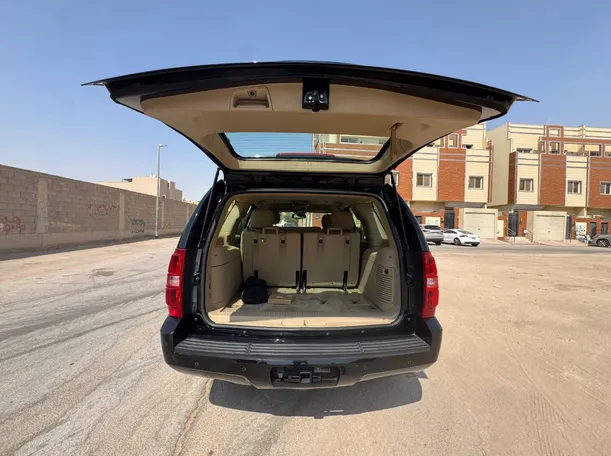Car image 19