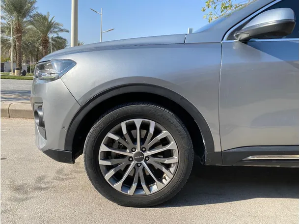 Car image 9