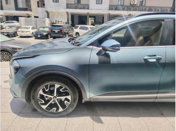 Car image 9