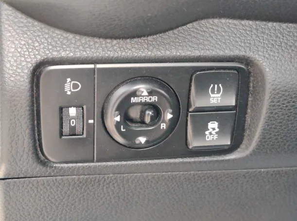 Car image 26