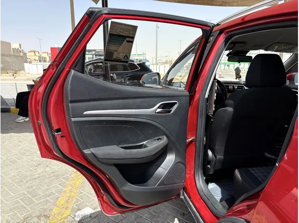 Car image 14