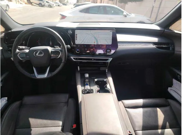 Car image 19