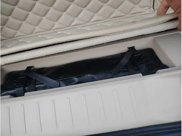 Car image 35