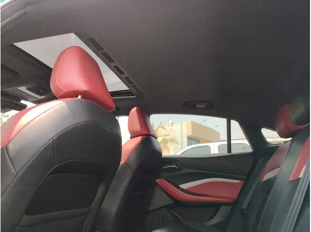 Car image 18