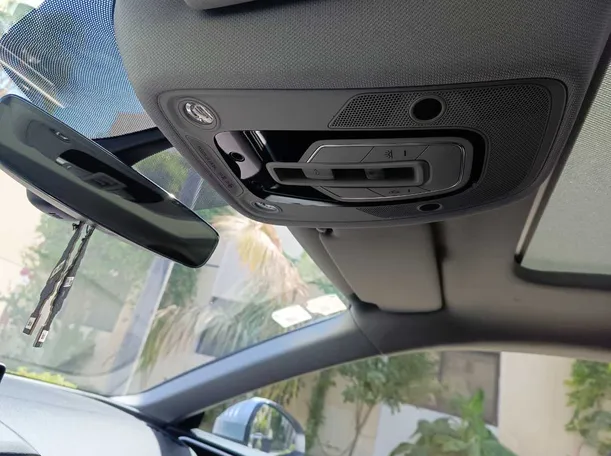 Car image 30