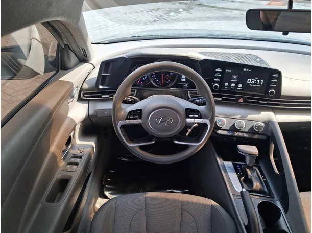 Car image 18