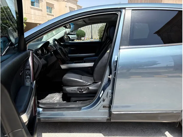 Car image 12
