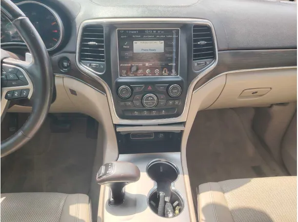 Car image 19