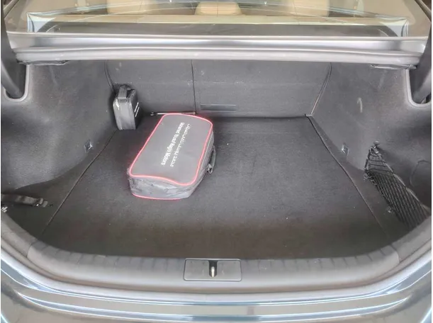 Car image 30
