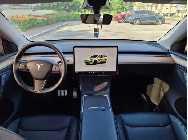 Car image 14
