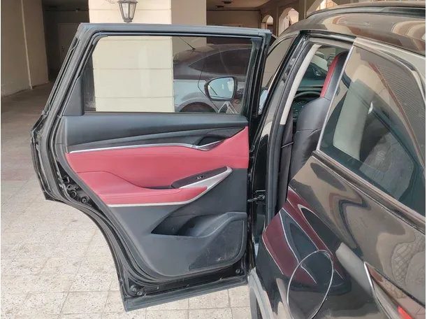 Car image 14