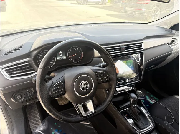 Car image 12