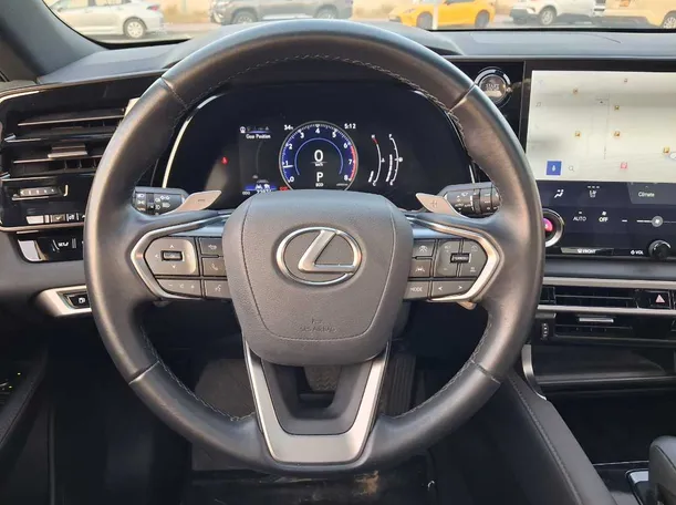 Car image 18