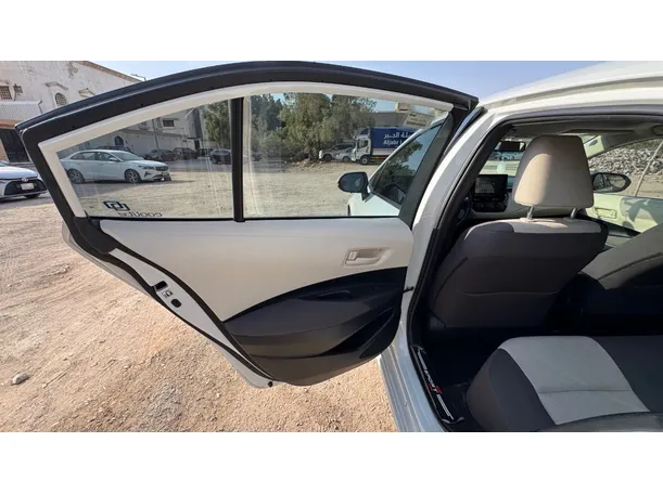 Car image 11