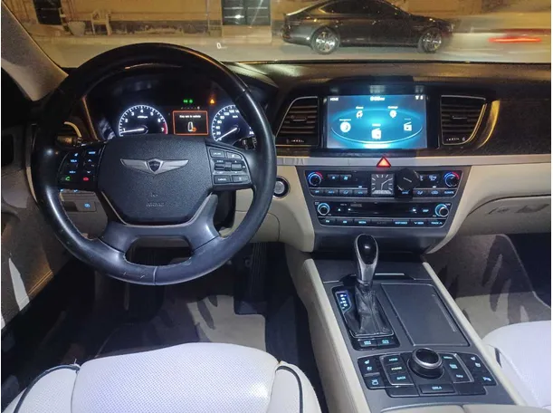Car image 16