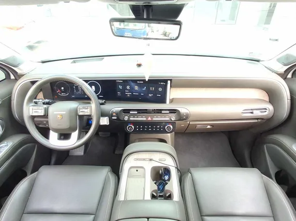 Car image 19