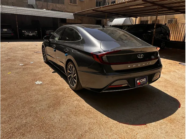 Car image 7