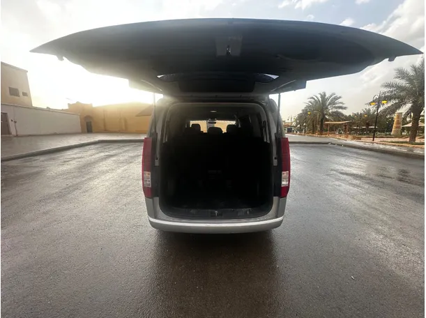 Car image 23