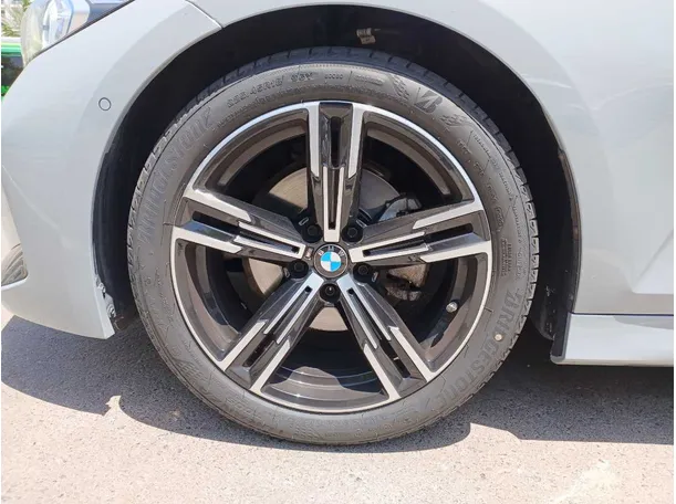 Car image 9