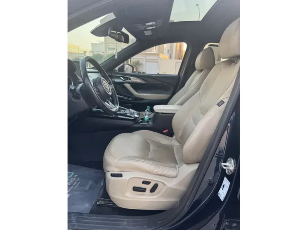Car image 11