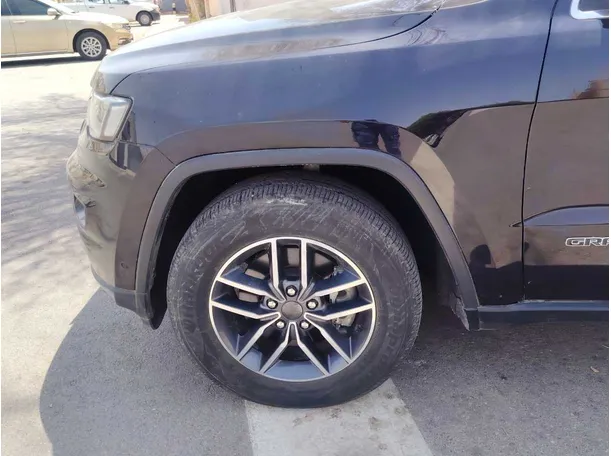 Car image 9