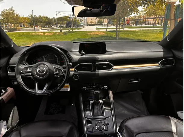 Car image 16