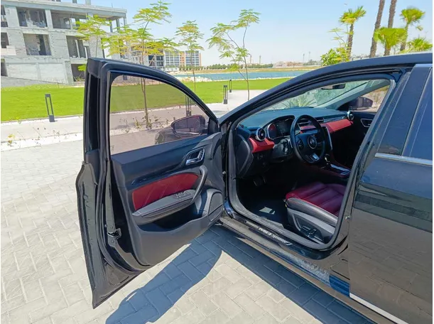 Car image 12