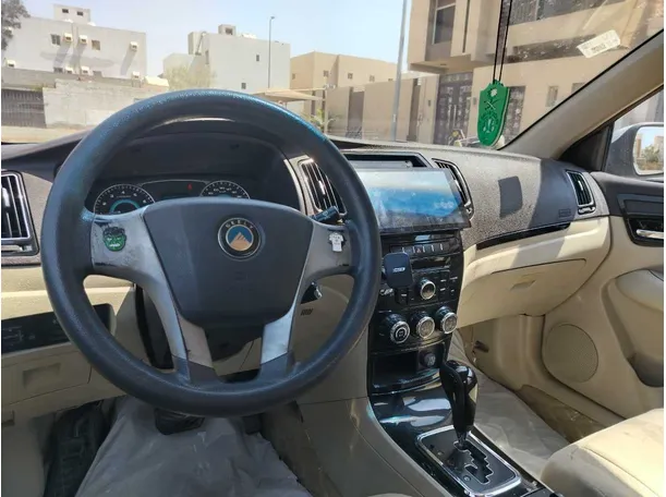 Car image 25