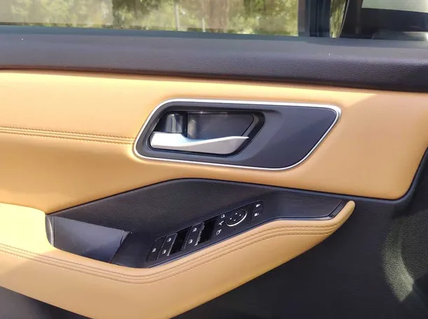 Car image 29