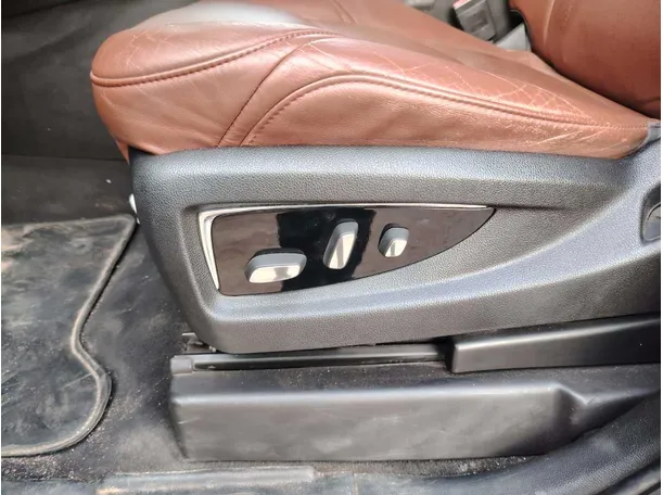 Car image 43