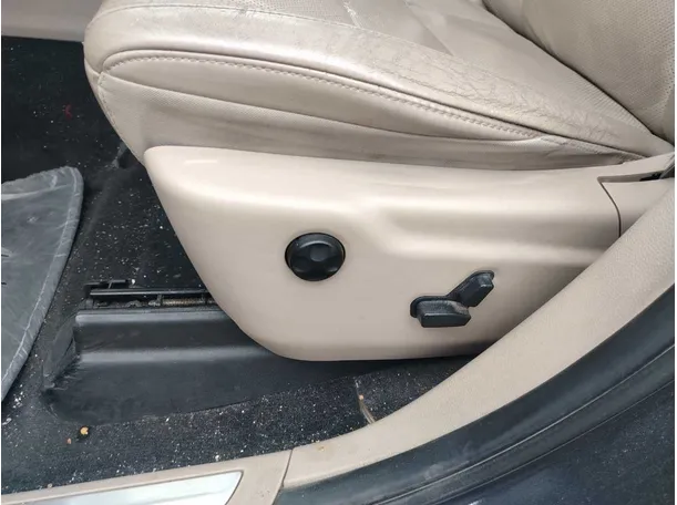 Car image 34