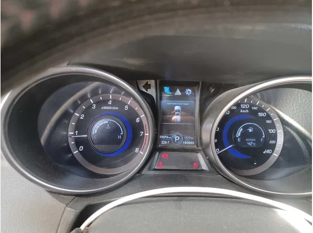 Car image 17