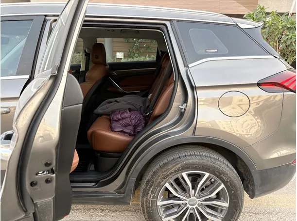 Car image 15