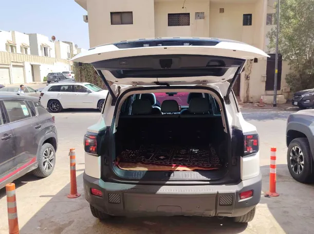 Car image 19