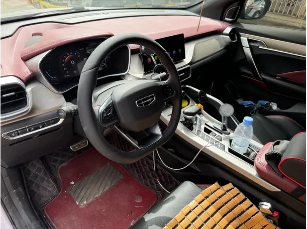 Car image 12