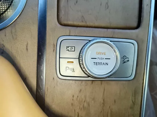 Car image 34