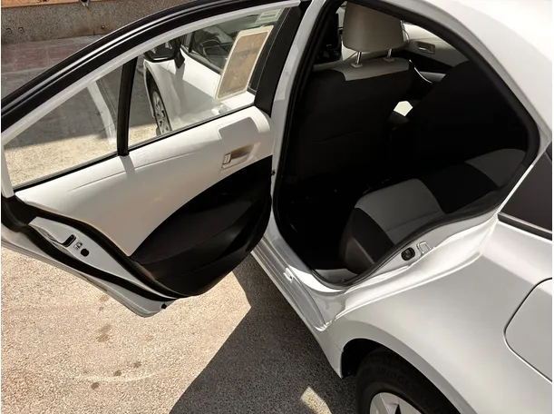 Car image 13