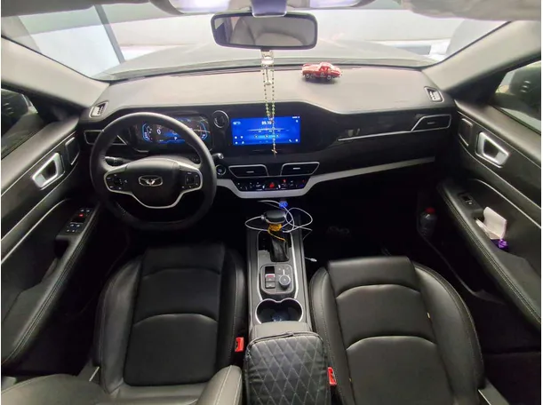 Car image 16