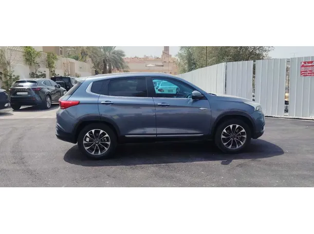 Car image 4
