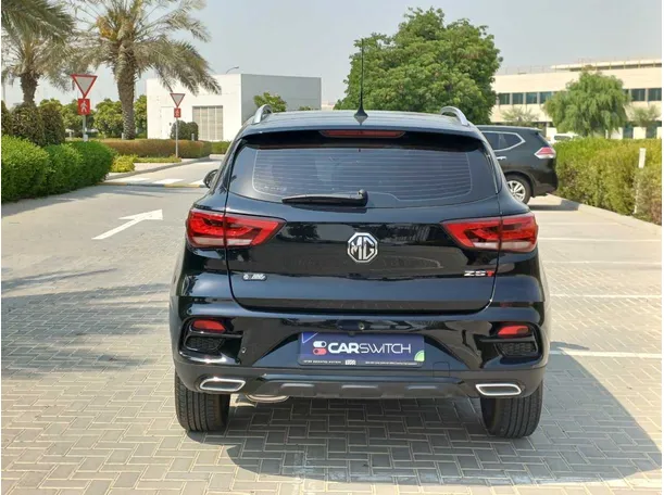 Car image 6