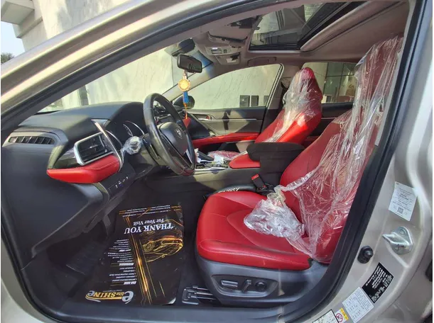 Car image 12