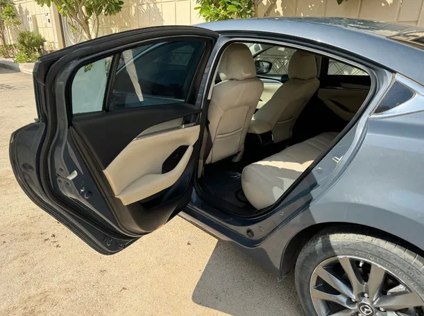 Car image 11