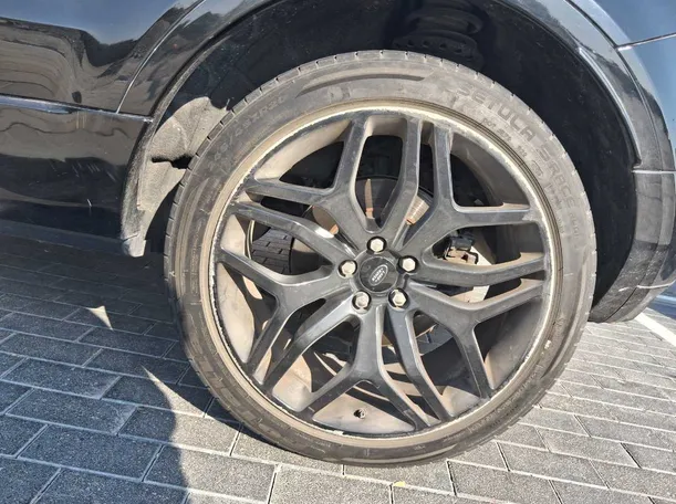 Car image 9