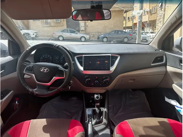 Car image 18