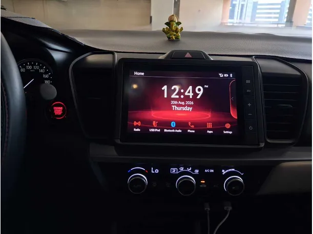 Car image 14