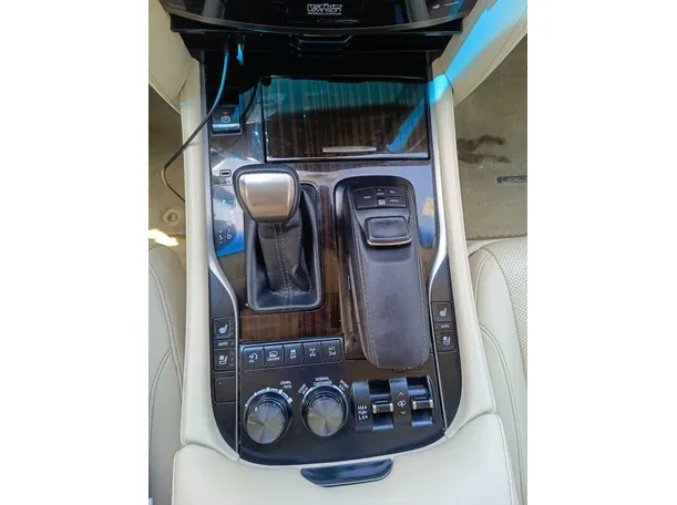 Car image 23