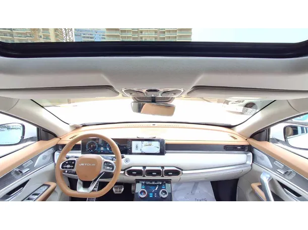 Car image 14